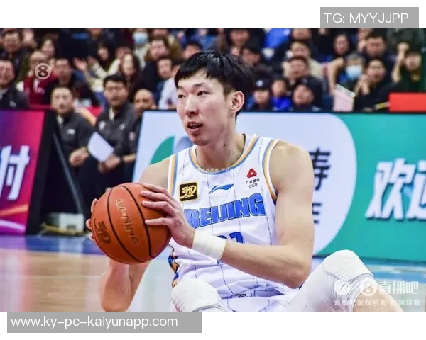 周琦防守表现突出半场贡献3分7篮板1抢断2盖帽助力球队