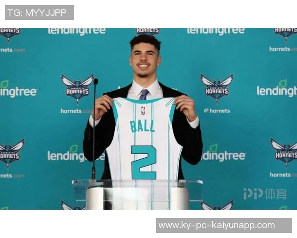 拉梅洛鲍尔三分球火力全开16投10中砍下28分4篮板13助攻1抢断表现惊艳