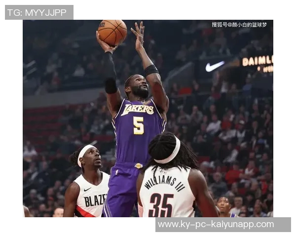 湖人内线失守艾顿海斯缺阵篮板惨败开拓者净负15个